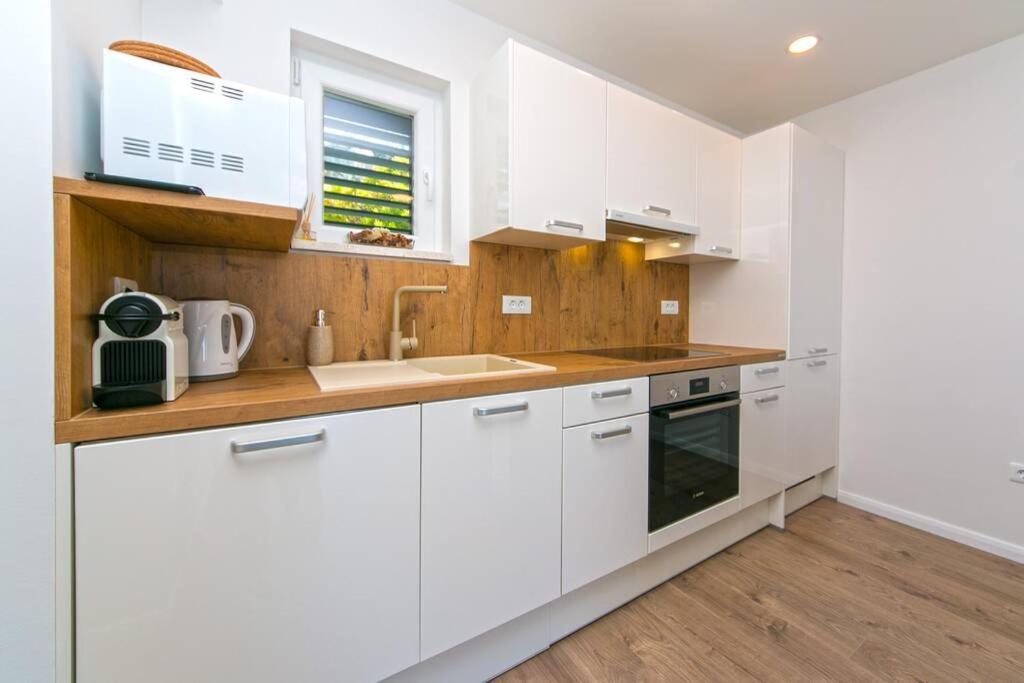 Apartman Macan Brela Exteriör bild
